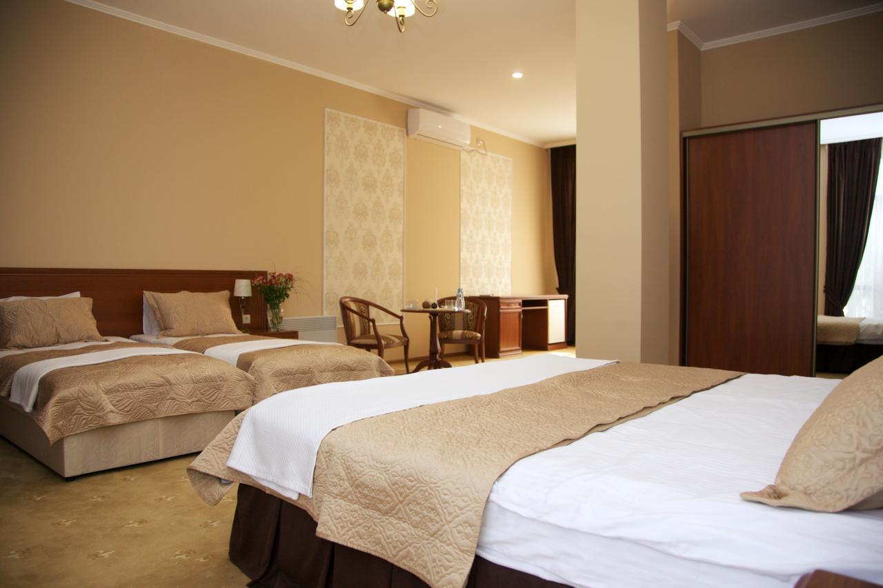 Dioskuria Hotel Szuhumi Kültér fotó