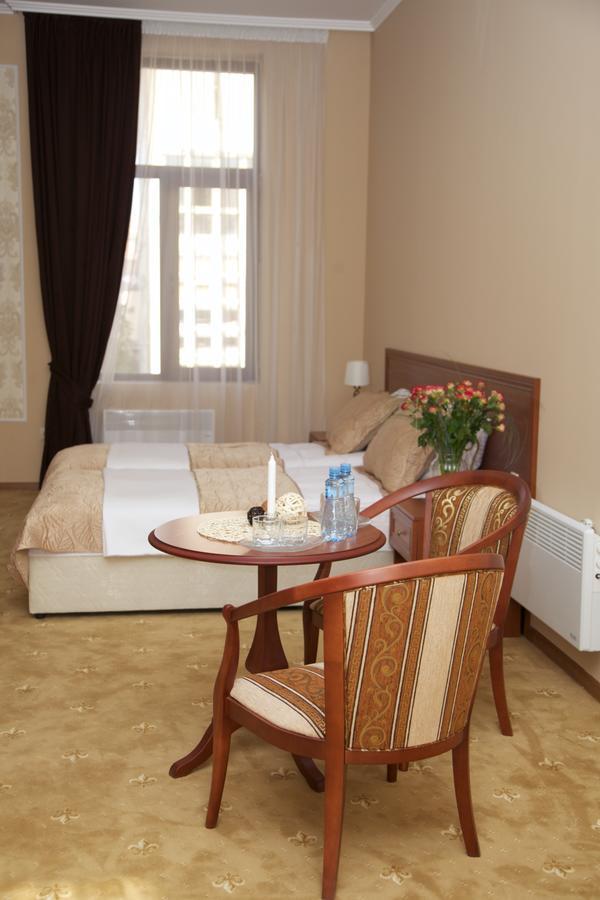 Dioskuria Hotel Szuhumi Kültér fotó