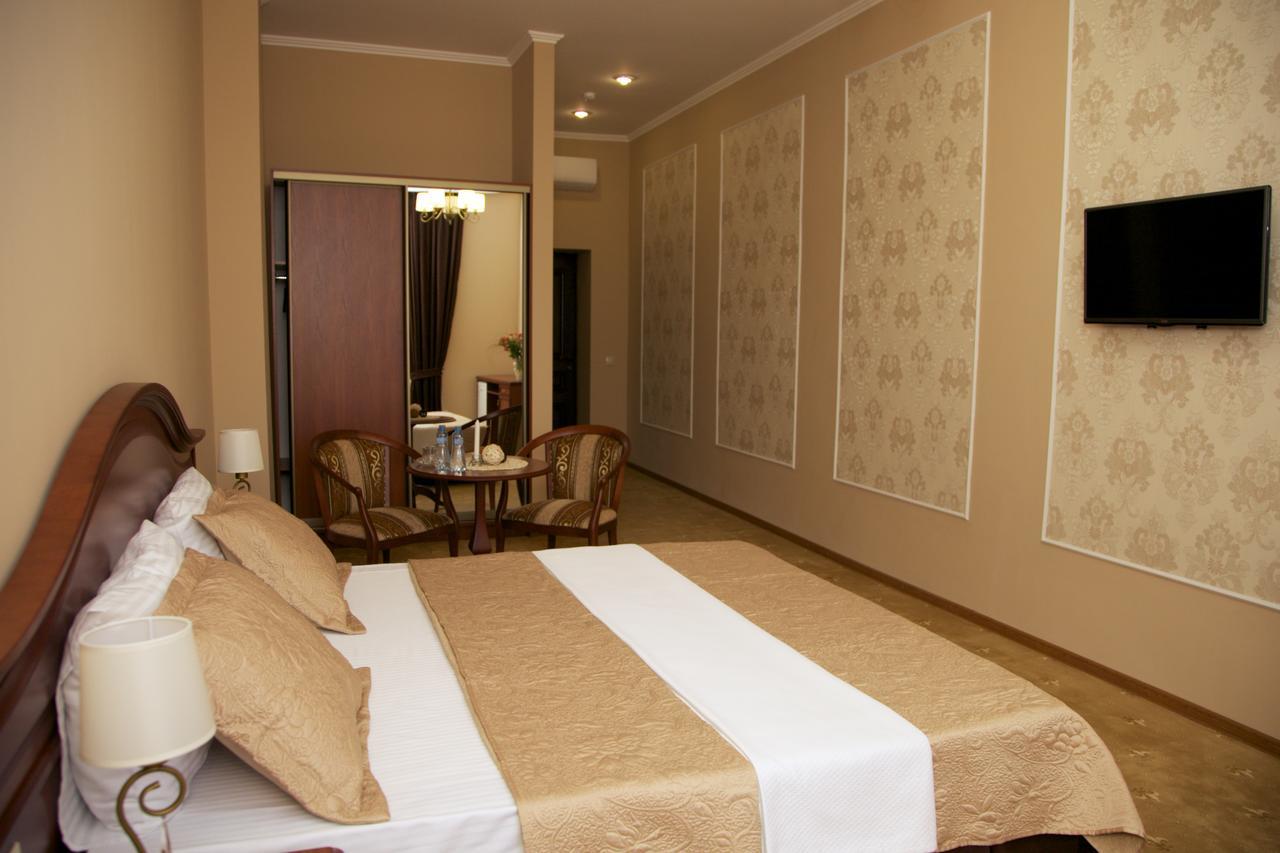 Dioskuria Hotel Szuhumi Kültér fotó