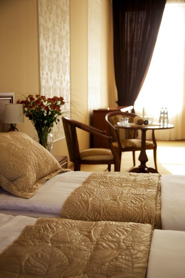 Dioskuria Hotel Szuhumi Kültér fotó